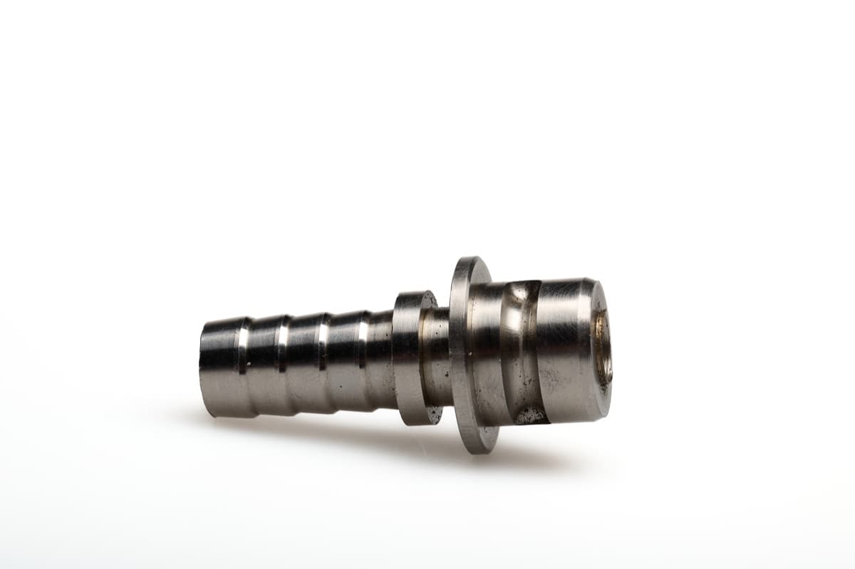 Króciec hydrauliczny z kołnierzem Fi7,6 - precyzyjny detal toczony CNC AKIM